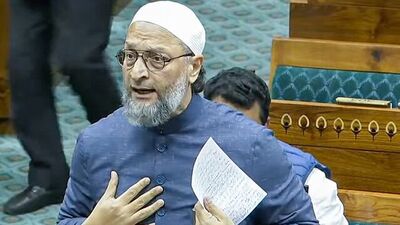 Qizlarning siyishi haqidagi yashirin kamera videolari