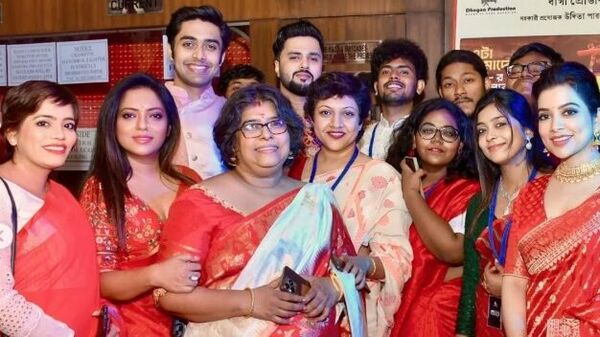 স্বপ্নময় লেন সিনেমার প্রিমিয়ারে মানসী সিনহা। স্বপ্নময় লেন সিনেমার প্রিমিয়ারে মানসী সিনহা।