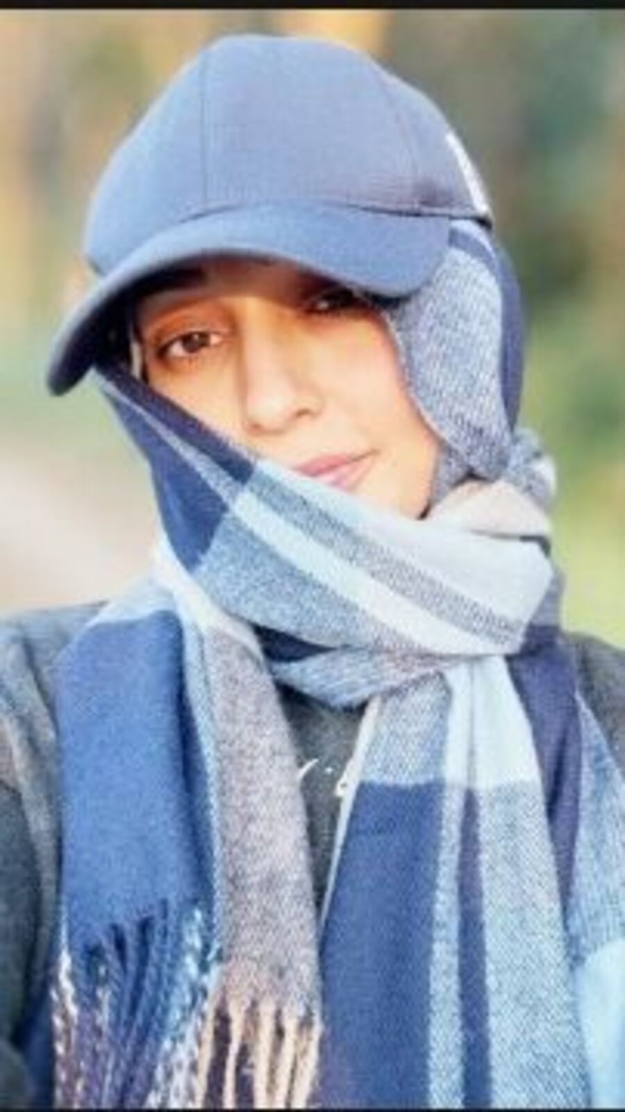 কনকনে ঠান্ডা, শীত পোশাকে নিজেকে মুড়ে কোথায় বেড়াচ্ছেন মিমি চক্রবর্তী?