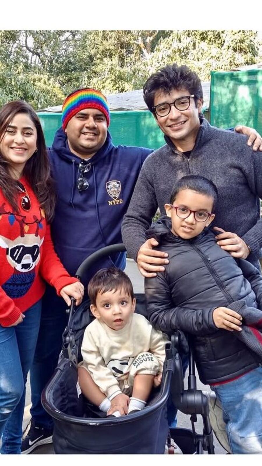 ছোট্ট ধীরকে নিয়ে দার্জিলিং-এর চিড়িয়াখানায় গৌরব-ঋদ্ধিমা, সঙ্গে আর কে?