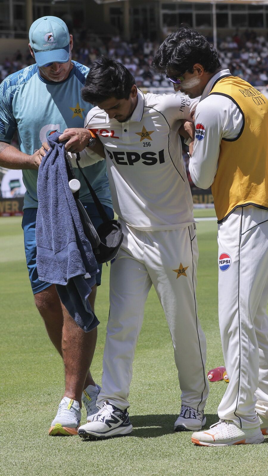 পাকিস্তান দলে বড় ধাক্কা! ছয় সপ্তাহের জন্য ছিটকে গেলেন তরুণ ওপেনার সইম আয়ুব