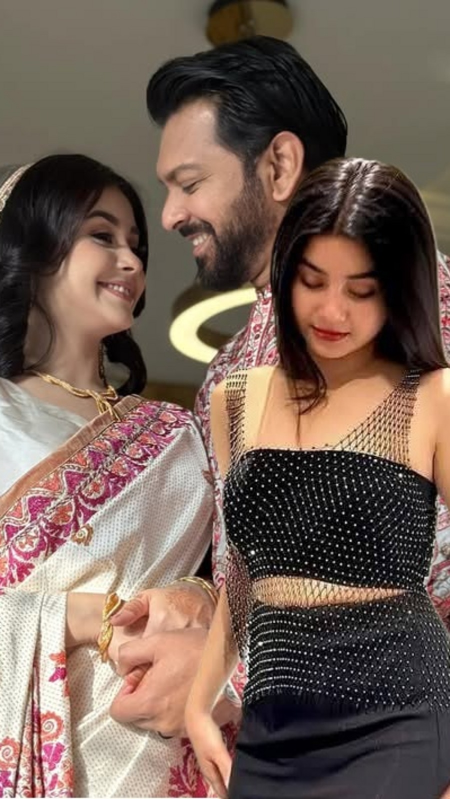 হাঁটুর বয়সী মেকআপ আর্টিস্টকে বিয়ে, বিতর্কিত অতীত তাহসানের দ্বিতীয় স্ত্রী রোজার!