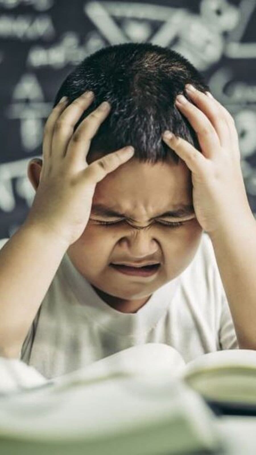 আপনার সন্তানও কি অঙ্কে ভয় পায়? তার আত্মবিশ্বাস বাড়াতে জেনে নিন এই ৬ টিপস