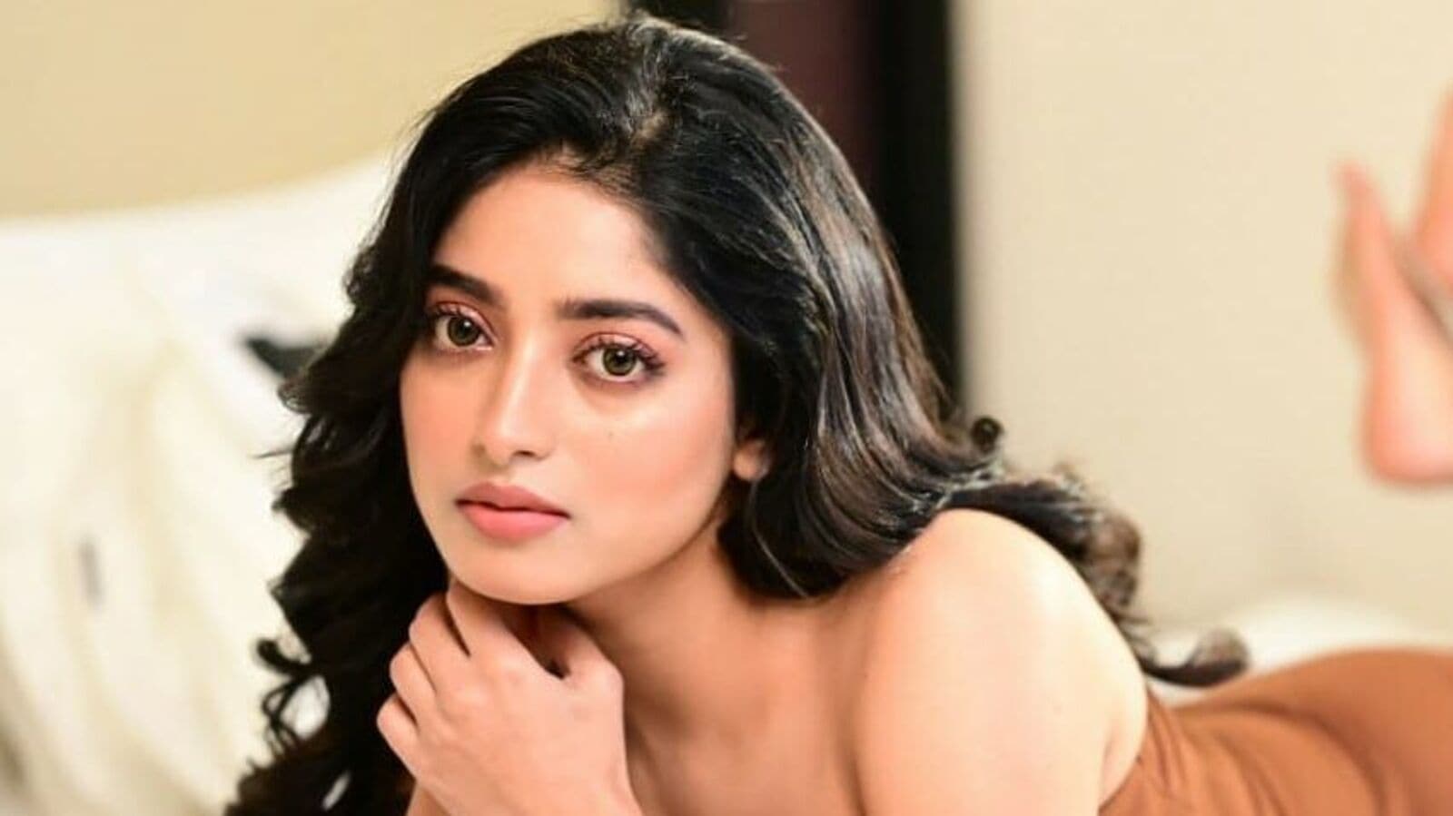 Eshakda ikkita belbogli Eshakda ikkita belbogli