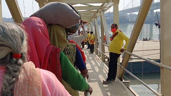 গঙ্গাসাগরের পথে। গঙ্গাসাগরের পথে।