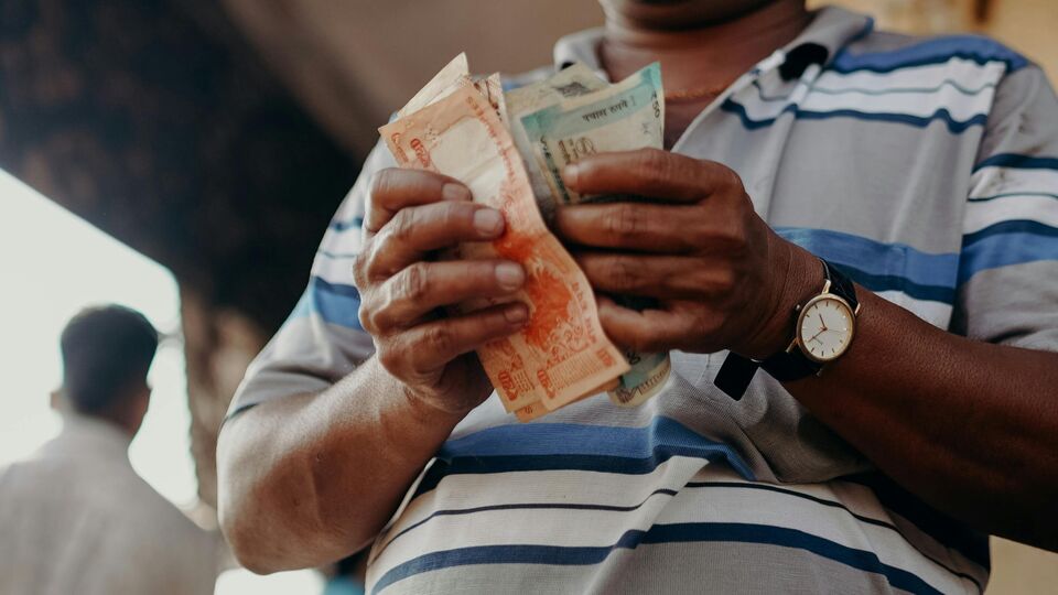 ফিনান্সিয়াল এক্সপ্রেসের এক প্রতিবেদনে বলা হয়েছে, প্রাক-বাজেট পরামর্শমূলক বৈঠকের অংশ হিসেবে ২০২৫ সালের ১০ জানুয়ারি অর্থমন্ত্রী নির্মলা সীতারামনের সঙ্গে দেখা করেন ইপিএস-৯৫ পেনশনভোগীদের একটি প্রতিনিধি দল। তাঁদের আবেদন ছিল ন্যূনতম মাসিক ৭,৫০০ টাকা পেনশন করা হোক। এরই সঙ্গে মহার্ঘ ভাতা (ডিএ) বৃদ্ধি এবং পেনশনভোগী ও তাঁদের স্ত্রীদের বিনামূল্যে চিকিৎসার জন্যেও আবেদন জানান তাঁরা।&nbsp;