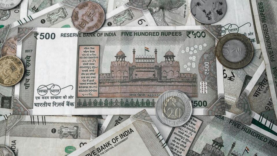 এই আবহে ট্রেড ইউনিয়নগুলির সমালোচনা শোনা গিয়েছিল ইপিএস-৯৫ জাতীয় আন্দোলন কমিটির তরফ থেকে। ট্রেন ইউনিয়নগুলির দাবি মতো ৫ হাজার টাকা ন্যূনতম পেনশনের পরিমাণ অপর্যাপ্ত, অন্যায্য এবং পেনশনভোগীদের মৌলিক চাহিদা পূরণের জন্য পর্যাপ্ত নয় বলে মনে করেছিল ইপিএস-৯৫ জাতীয় আন্দোলন কমিটি।&nbsp;