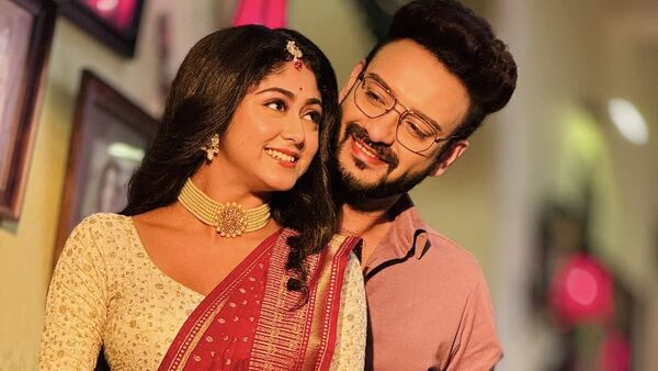 প্রেম করছেন সাহেব-সুস্মিতা? প্রেম করছেন সাহেব-সুস্মিতা?