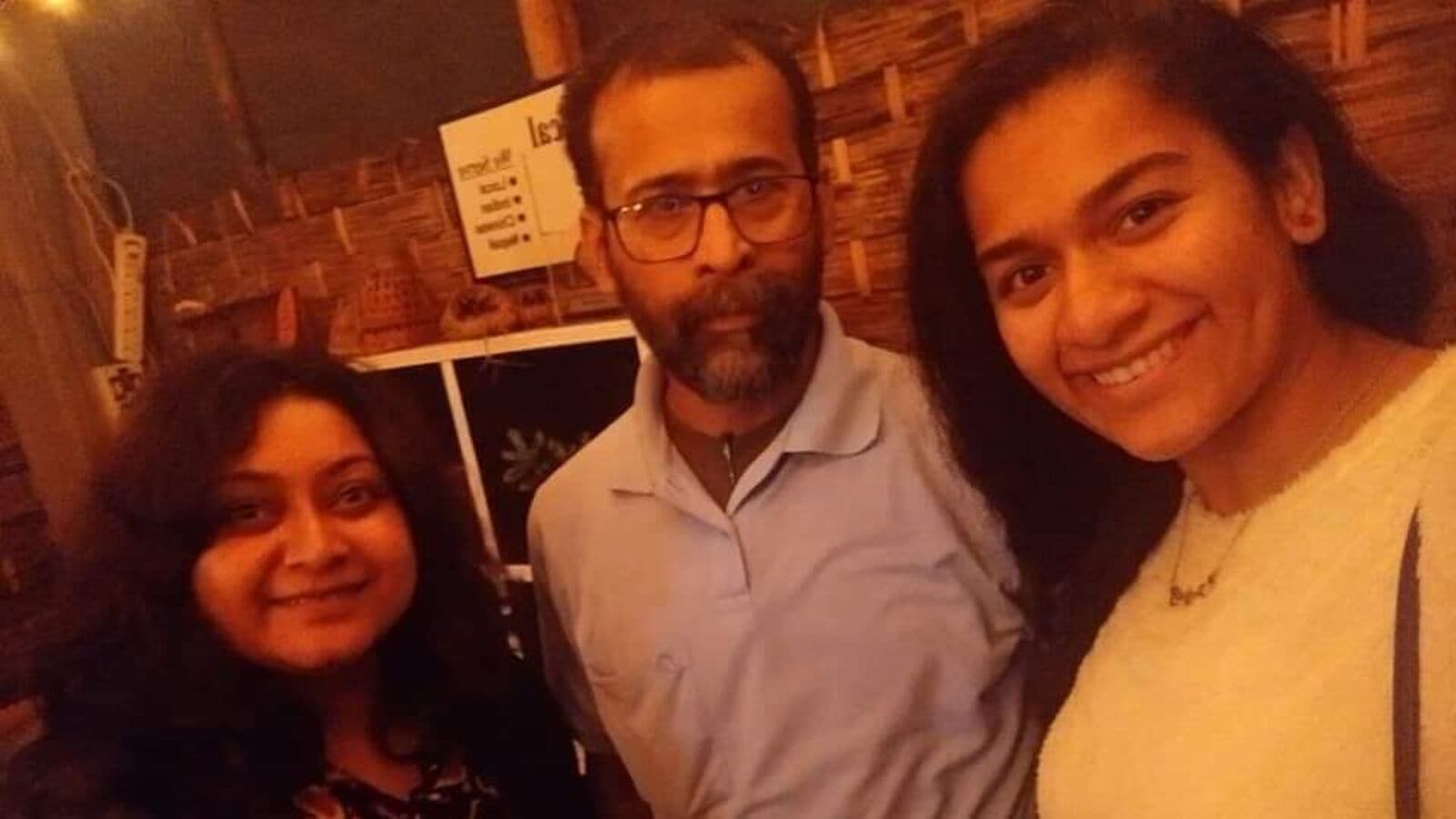 Jojo Husband: ১৮ বছরে পালিয়ে বিয়ে! দাম্পত্যের ৩১ বছর পার, তবে একসঙ্গে থাকেন না! জোজোর স্বামীকে চেনেন?, বায়োস্কোপ নিউজ