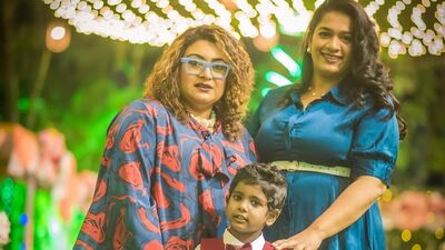 ছেলে আদি ও মেয়ে বাজোর সঙ্গে জোজো।&nbsp; 