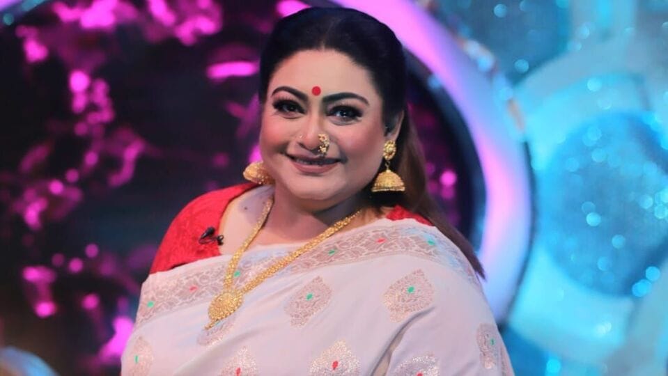 বাংলা গানের দুনিয়ার পরিচিত মুখ জোজো। কিন্তু তাঁর স্বামীকে চেনেন কী? ১৭ই জানুয়ারি জোজোর ৩১তম বিবাহবার্ষিকী। এদিন স্বামীর সঙ্গে পুরোনো ছবি পোস্ট করে নস্টালজিক সারেগামাপা-র বিচারক।&nbsp;