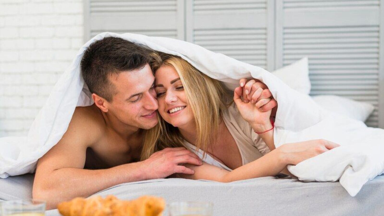 Porno uchrashdi va jinsiy aloqada boldi