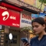 এয়ারটেলের ‘চালাকিতে’ রিচার্জ প্যাকের খরচ বাড়ল গ্রাহকদের। (ছবিটি প্রতীকী, সৌজন্যে ব্লুমবার্গ)