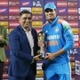 তিন ম্যাচের ওয়ান ডে সিরিজে ২টি হাফ-সেঞ্চুরি ও ১টি শতরান-সহ সাকুল্যে ২৫৯ রান সংগ্রহ করেন শুভমন গিল। সঙ্গত কারণেই প্লেয়ার অফ দ্য সিরিজের পুরস্কারও ওঠে শুভমন গিলের হাতে। গিল এক্ষেত্রে ট্রফি ছাড়াও জিতে নেন আড়াই লক্ষ টাকা। ছবি- বিসিসিআই।