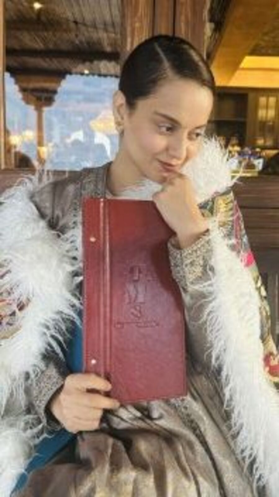 প্রেম দিবসে খুলে গেল কঙ্গনার পাহাড়ি রেস্তোরাঁ, সেজেগুজে হাজির 'কুইন'