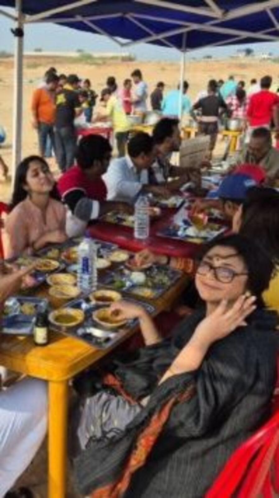 কাজের ফাঁকে আড্ডা, পুরীতে চলছে ‘চিরসখা’র শ্যুটিং…