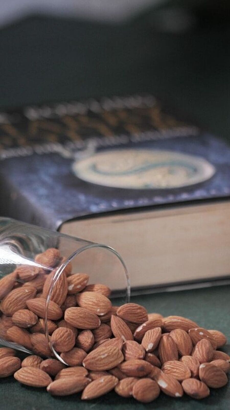 আমন্ড মুখে লাগালে পাওয়া যায় চমৎকারী উপকার! শুধু মানুন কিছু বিশেষ নিয়ম