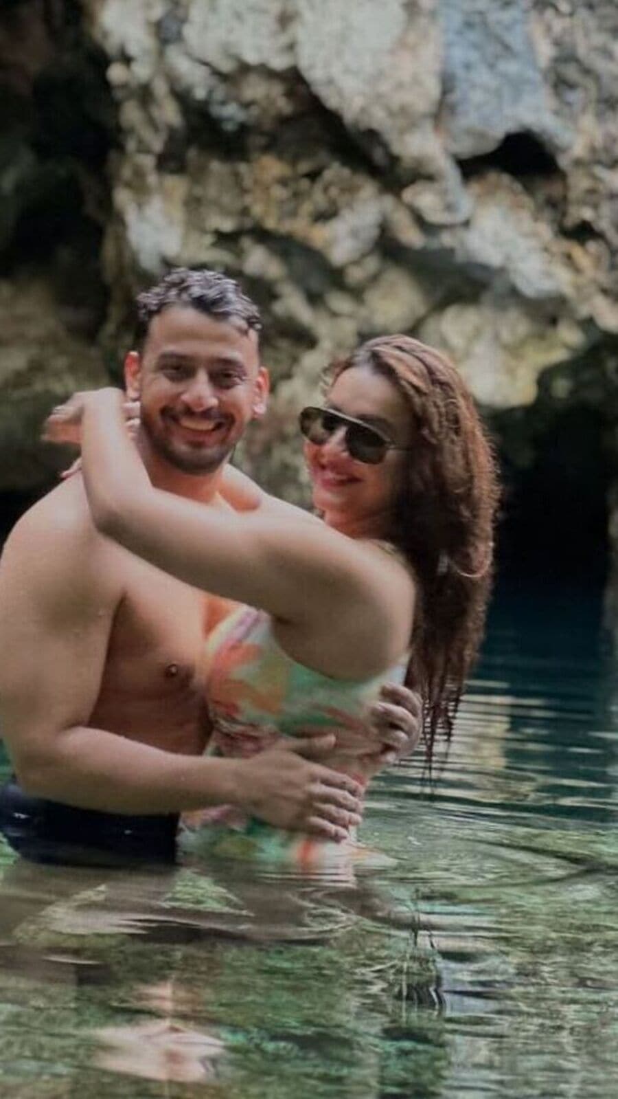 জলে ভেজা গা! প্রেম দিবসে রোম্যান্সে বুঁদ বনি-কৌশানি, বিয়েটা কবে?