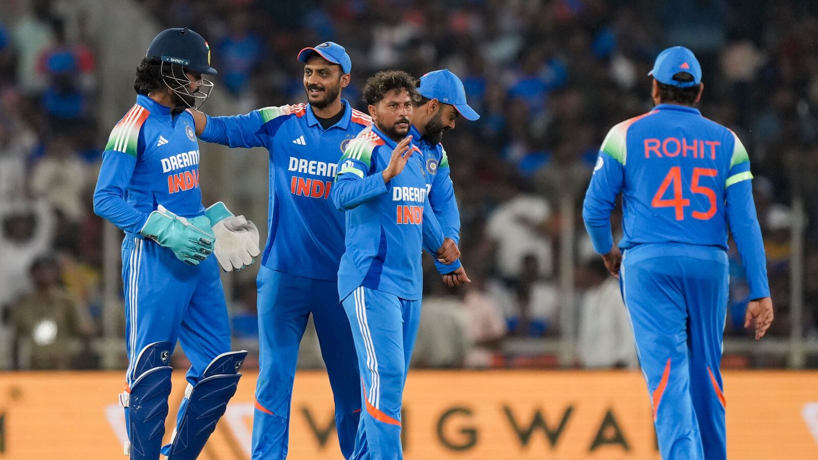 Retro porno videolarni tomosha qiling