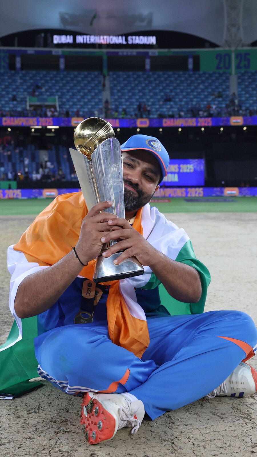 দেখে নেওয়া যাক কোন অধিনায়করা ২টি ভিন্ন ICCর ইভেন্ট জিতেছে