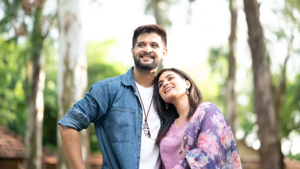 নীল ও শ্যামৌপ্তির নতুন মেগা অমর সঙ্গীকে বিকেল সাড়ে ৫টা থেকে পাঠিয়ে দেওয়া হয়েছে, দুপুর ৩টের সময়তে। প্রথম থেকেই টিআরপি রেটিংয়ে খুব খারাপ হল এই বাংলা মেগার।&nbsp;