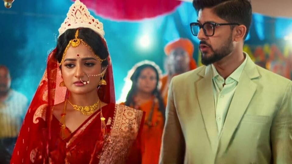 রাত ৯টার স্লটে থাকছে মিত্তির বাড়ি। আদ্রিতের কামব্যাক মেগা নিয়ে বিশেষ উত্তেজনা ছিল দর্শকদের। কিন্তু টিআরপিতে সেভাবে কামাল করতে পারেনি এটি। বিপরীতে স্টার জলসার ‘চিরসখা’।&nbsp;