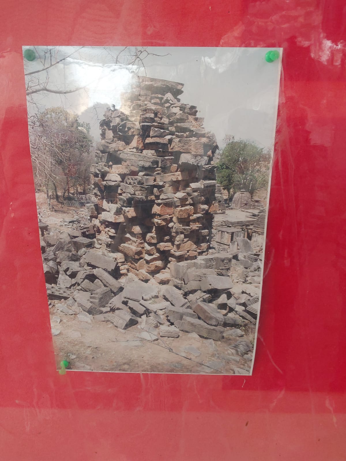 এককালে এমন ছিল বাটেশ্বর মন্দিরের পরিস্থিতি। এককালে এমন ছিল বাটেশ্বর মন্দিরের পরিস্থিতি।