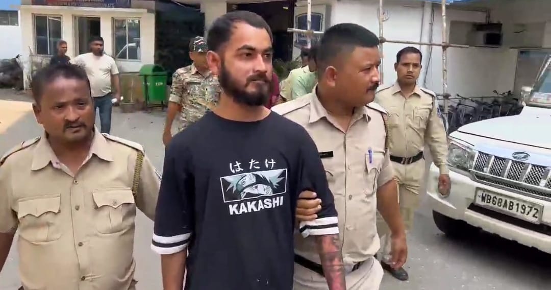 শিলিগুড়িতে গ্রেফতার ডেপুটি মেয়রের উপরে হামলার অভিযোগে। শিলিগুড়িতে গ্রেফতার ডেপুটি মেয়রের উপরে হামলার অভিযোগে।