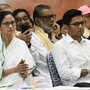 মমতা বন্দ্যোপাধ্য়ায় ও অভিষেক বন্দ্যোপাধ্য়ায়। (File Photo - Hindustan Times) মমতা বন্দ্যোপাধ্য়ায় ও অভিষেক বন্দ্যোপাধ্য়ায়। (File Photo - Hindustan Times)