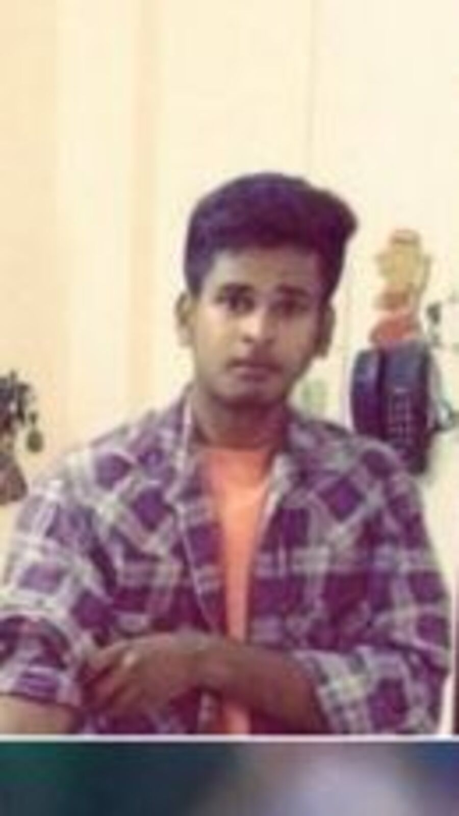 এই 'রকস্টার' ব্যাটসম্যানকে চিনতে পারলেন?