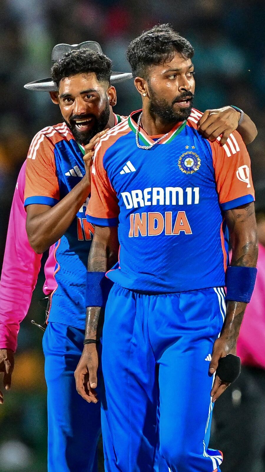 হার্দিক থেকে সিরাজ, BCCI-এর বার্ষিক ৫ কোটির চুক্তিতে রয়েছেন এই ৬ জন