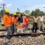 রেললাইনে ফাটল দেখেই ফোন, দুর্ঘটনা রুখলেন রাজমিস্ত্রি, পুরস্কৃত করল রেল