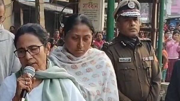 চৈতালি সরকার এনিয়ে জানিয়েছেন, মুখ্য়মন্ত্রী ধন্য়বাদ জানাচ্ছি এই বাড়তি দায়িত্ব দেওয়ার জন্য। আমি দলের জন্য় কাজ করে যাব। এদিকে বাবলা সরকারও ছিলেন অত্যন্ত দক্ষ নেতা। তাঁর প্রয়াণে কিছুটা শূন্য়স্থান তৈরি হয়েছিল। এবার চৈতালি সরকারের উপর বড় দায়িত্ব। ফাইল ছবি চৈতালি সরকার এনিয়ে জানিয়েছেন, মুখ্য়মন্ত্রী ধন্য়বাদ জানাচ্ছি এই বাড়তি দায়িত্ব দেওয়ার জন্য। আমি দলের জন্য় কাজ করে যাব। এদিকে বাবলা সরকারও ছিলেন অত্যন্ত দক্ষ নেতা। তাঁর প্রয়াণে কিছুটা শূন্য়স্থান তৈরি হয়েছিল। এবার চৈতালি সরকারের উপর বড় দায়িত্ব। ফাইল ছবি