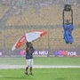 বেঙ্গালুরুর চিন্নাস্বামী স্টেডিয়ামে প্রবল বৃষ্টি। ছবি- এএফপি (AFP)