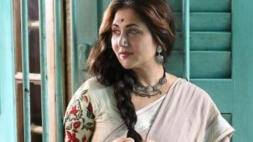 স্বস্তিকা মুখোপাধ্যায়ের কাজের চর্চা যে রকম হয়, সেরকমই চর্চায় থাকে তাঁর ব্যক্তিগত জীবন। শুধু তাই নয়, সমালোচনার ভয় না পেয়েই সমাজে চলতে থাকা নানা নিয়মকানুন নিয়েও মাঝে মাঝেই প্রশ্ন তোলেন নায়িকা। আর এবারও তেমই এক প্রশ্ন ছুঁড়ে দিলেন অভিনেত্রী। 