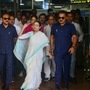 আজ (সোমবার - ১৯ মে, ২০২৫) বাগডোগরা বিমানবন্দরে পৌঁছানোর পর মুখ্যমন্ত্রী মমতা বন্দ্যোপাধ্য়ায়। (PTI)