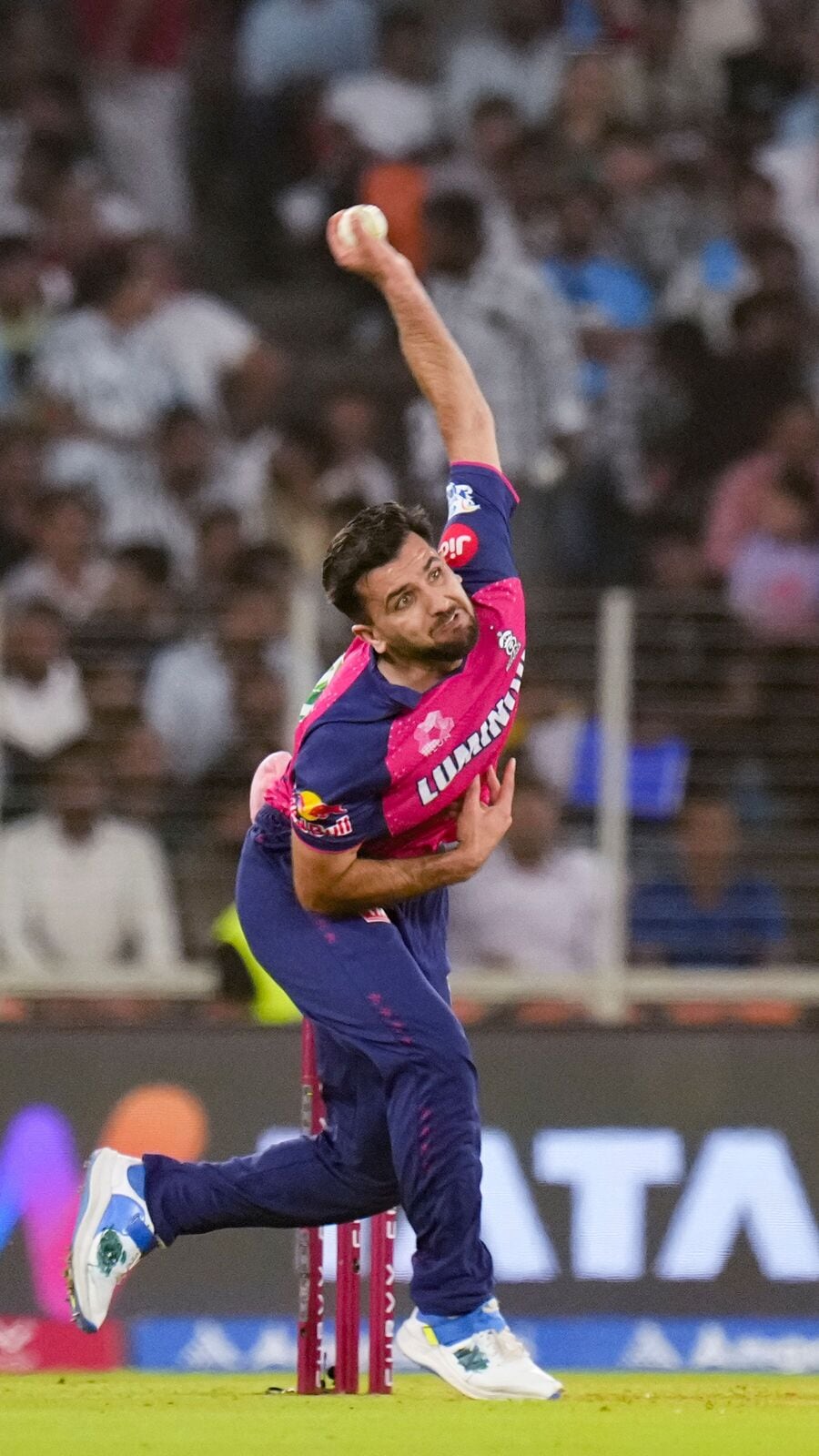 IPL 2025-এ লজ্জার রেকর্ড আফগান পেসারের, টপকে গেলেন ইশান্তকে