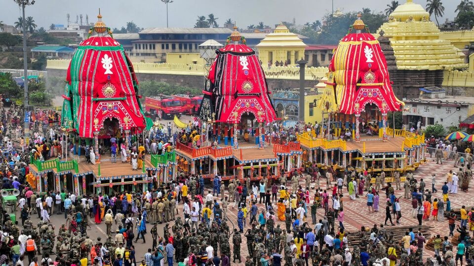 ২০২৫ সালে জগন্নাথ রথযাত্রার তারিখ - ২০২৫ সালে জগন্নাথ পুরীর রথযাত্রা হবে ২৭ জুন । তবে এর‌ প্রস্তুতি অনেক আগে থেকেই শুরু হয় এবং কয়েক মাস ধরে চলতে থাকে। পুরো উৎসবটি বেশ কয়েক দিন ধরে চলে। নির্দিষ্ট তারিখে বিভিন্ন আচার-অনুষ্ঠান পালন করা হয়। এই যাত্রার একটি তাৎপর্য হল, সব ধর্ম ও বিশ্বাসের মানুষ দেবতার দর্শন করতে পারেন। এমনকী শোভাযাত্রাতেও অংশগ্রহণ করতে পারেন। 