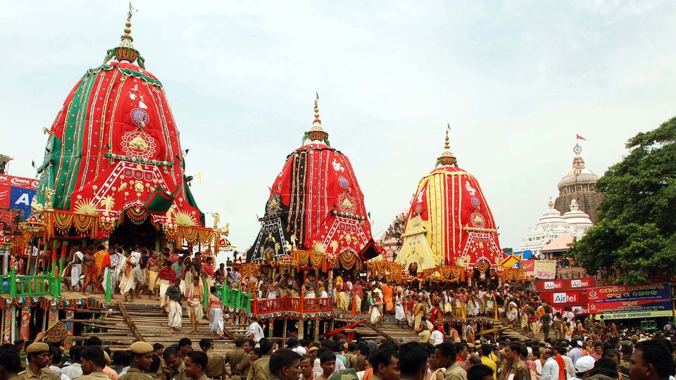 এই রথটি প্রায় ৪৫.৫ ফুট লম্বা। মজার বিষয় হল, এটি তৈরিতে কোনও পেরেক বা ধাতব অংশ ব্যবহার করা হয় না - এটি সম্পূর্ণ নিম কাঠ দিয়ে তৈরি। রথের নির্মাণ কাজ শুরু হয় অক্ষয় তৃতীয়ার দিন থেকে। রথটিতে ১৬টি চাকা রয়েছে।(download)