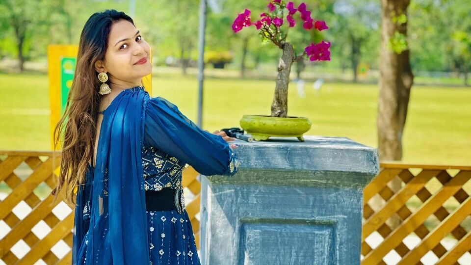 তারইমধ্যে পুলিশের তরফে জানানো হয়েছে, পাকিস্তানের চর হিসেবে কাজ করার অভিযোগে গ্রেফতারির পরে ফরেন্সিক পরীক্ষার জন্য জ্যোতির তিনটি মোবাইল ফোন এবং ল্যাপটপ পাঠানো হয়েছে। তাকে জেরা করছে জাতীয় তদন্তকারী সংস্থা (এনআইএ), ইনটেলিজেন্স ব্যুরো এবং সামরিক বাহিনীর গোয়েন্দা বিভাগের অফিসাররা। সেইসঙ্গে আর্থিক লেনদেনের বিষয়টিও খতিয়ে দেখা হচ্ছে বলে সূত্রের খবর। (ফাইল ছবি, সৌজন্যে ফেসবুক)