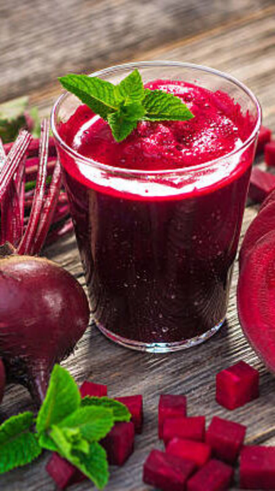 সকালে খালি পেটে বিটরুটের রস খেলে কী হয়? জেনে নিন