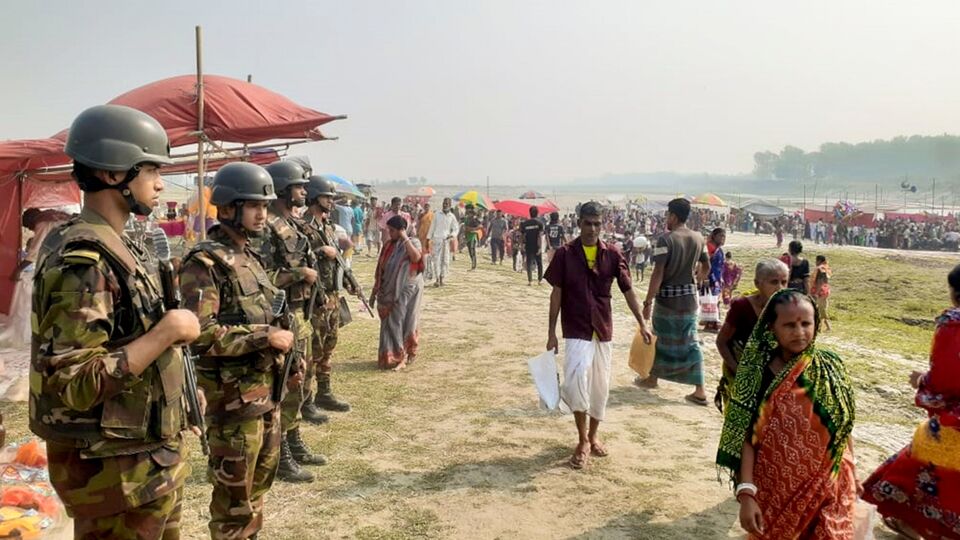 এরপর সেনা-সরকার সম্পর্ক নিয়ে ব্রিগেডিয়ার জেনারেল মহম্মদ নাজিম-উদ-দৌলা বলেন, 'আমি মনে করি না এই বিষয়টি এমন কোনো পর্যায়ে গেছে যা নিয়ে বিভিন্ন আলোচনা-সমালোচনার সৃষ্টি হয়েছে। তিনি বলেন, সরকার এবং বাংলাদেশ সেনাবাহিনী একে অপরের সম্পূরক হিসেবে কাজ করছে। প্রতিনিয়তই আমরা সরকারের সঙ্গে নির্দেশনা অনুযায়ী কাজ করছি।' (Bangladesh Army)