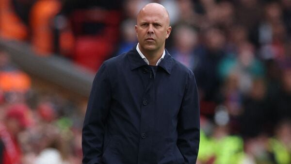 লিভারপুলের প্যারেডে গাড়ি দুর্ঘটনা! পুরস্কার বিতরণী অনুষ্ঠান থেকে সরে গেলেন স্লট