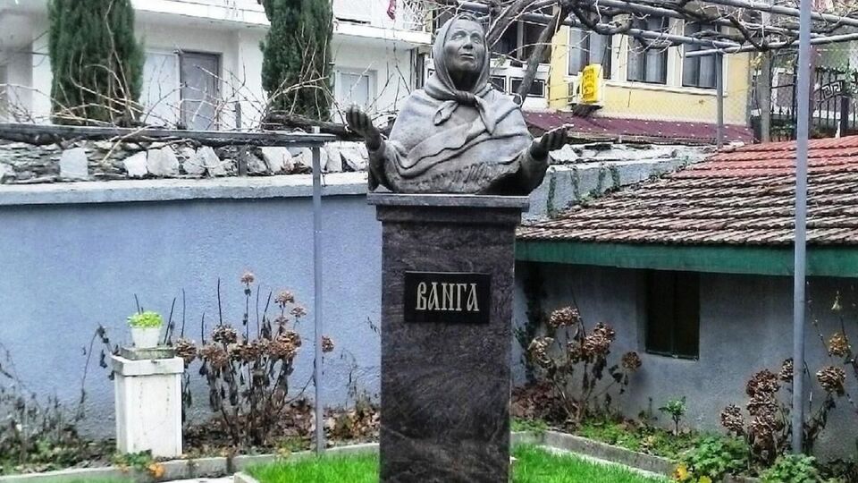 JN.1-এর মতো কোভিড সাব-ভেরিয়েন্ট সম্পর্কে গোটা বিশ্ব যখন আরও সতর্ক হচ্ছে, তখন ২০৩০ সালে করোনার মারাত্মক প্রত্যাবর্তনের যে সতর্কতা বাবা ভাঙ্গা দিয়েছিলেন, তা করছে মনোযোগ আকর্ষণ।
