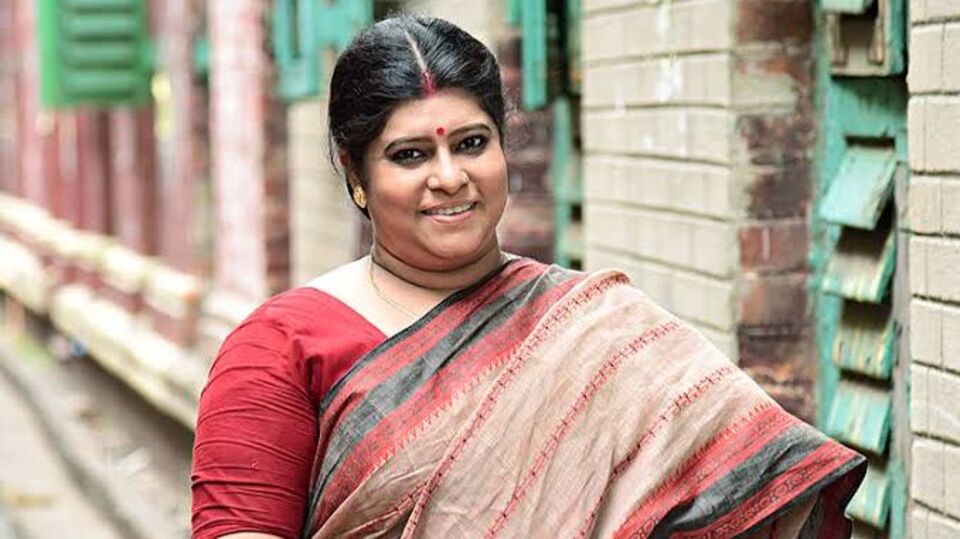 মানসী সিনহা বলেন, 'এটা একজন নতুন পরিচালক ও একটি নতুন প্রযোজনা সংস্থার এক অনন্য সমন্বয়। এই সমন্বয়ে কাজ করা আসলে মজাদার অভিজ্ঞতা হবে। কারণ, পরিচালক-প্রযোজক উভয় পক্ষই কাজের জন্য নতুন। তাই তারা এর থেকে সেরা কাজটিই করতে চায়। এর ফলে আমি ধাগা প্রোডাকশনের জন্য পর পথ চলতি গল্প প্রোডাকশন হাউসের সঙ্গে বেগনি রঙের আলো সিনেমাটি করতে পেরেছি। এখন পর্যন্ত এই কাজ করা আমার জন্য একটি খুব মধুর যাত্রা ছিল এবং আমি বিশ্বাস করি এটা আমার জন্য একটি খুব ভালো অভিজ্ঞতা হবে।