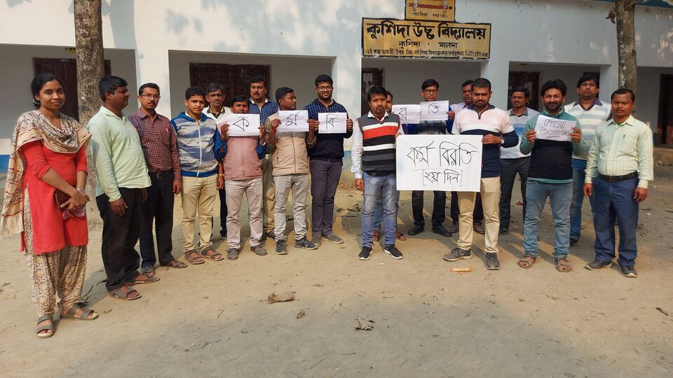সংগ্রামী যৌথ মঞ্চের আহ্বায়ক ভাস্কর ঘোষ দাবি করেছেন, মহার্ঘ ভাতা যে আইন স্বীকৃত অধিকার, তা এই মামলায় ইতিমধ্যে প্রতিষ্ঠিত হয়ে গিয়েছে। অর্থাৎ ইতিমধ্যে বকেয়া মহার্ঘ ভাতার ২৫ শতাংশ প্রদান করার নির্দেশ দেওয়া হয়েছে। বাকি ৭৫ শতাংশ বকেয়া ডিএ প্রদানের নির্দেশও সুপ্রিম কোর্ট দেবে বলে আশাপ্রকাশ করেছেন সংগ্রামী যৌথ মঞ্চের আহ্বায়ক। (ছবিটি প্রতীকী, সৌজন্যে ফেসবুক)