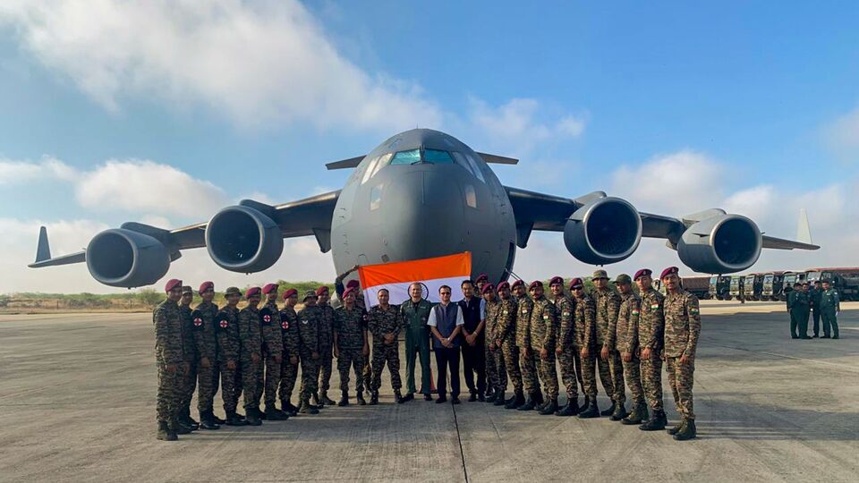 'পচা' মাল দিয়েছে চিন। আর তাই ভারতের দ্বারস্থ হল মায়ানমার। সূত্র উদ্ধৃত করে সংবাদমাধ্যম ইকোনমিকস টাইমসের প্রতিবেদনে এমনই জানানো হয়েছে। ওই প্রতিবেদন অনুযায়ী, আবাসন ক্ষেত্রে প্রয়োজনীয় যে কাঁচামাল এসেছিল চিন থেকে, তাতে না-খুশ মায়ানমার। সেই পরিস্থিতিতে ভারত থেকে মায়ানমার প্রয়োজনীয় কাঁচামাল নিচ্ছে বলে সূত্র উদ্ধৃত করে ওই প্রতিবেদনে জানানো হয়েছে। (ছবিটি প্রতীকী, সৌজন্যে পিটিআই)