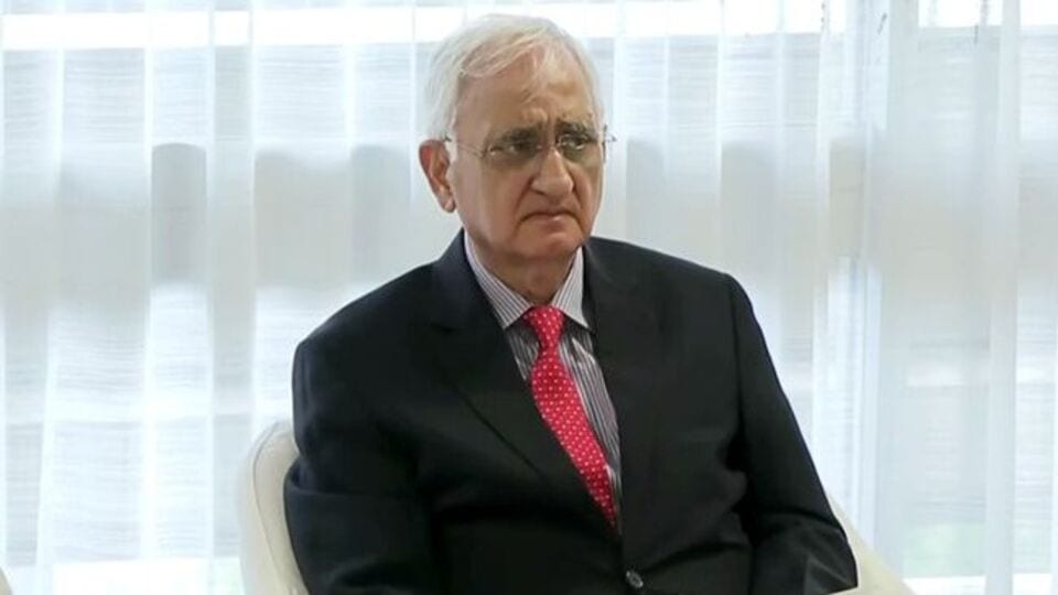 সলমন খুরশিদ বলেন, কাশ্মীর দীর্ঘদিন ধরে একটি বড় সমস্যা ছিল বিচ্ছিনতাবাদ। এর বেশিরভাগই সংবিধানের ৩৭০ নামে একটি অনুচ্ছেদের ফলে। এটা এমন একটি ধারণা দিত যে জম্মু ও কাশ্মীর দেশের বাকি অংশ থেকে আলাদা। কিন্তু ৩৭০ ধারা বাতিল করায় শেষ পর্যন্ত তার অবসান ঘটানো হয়। (ANI-X)