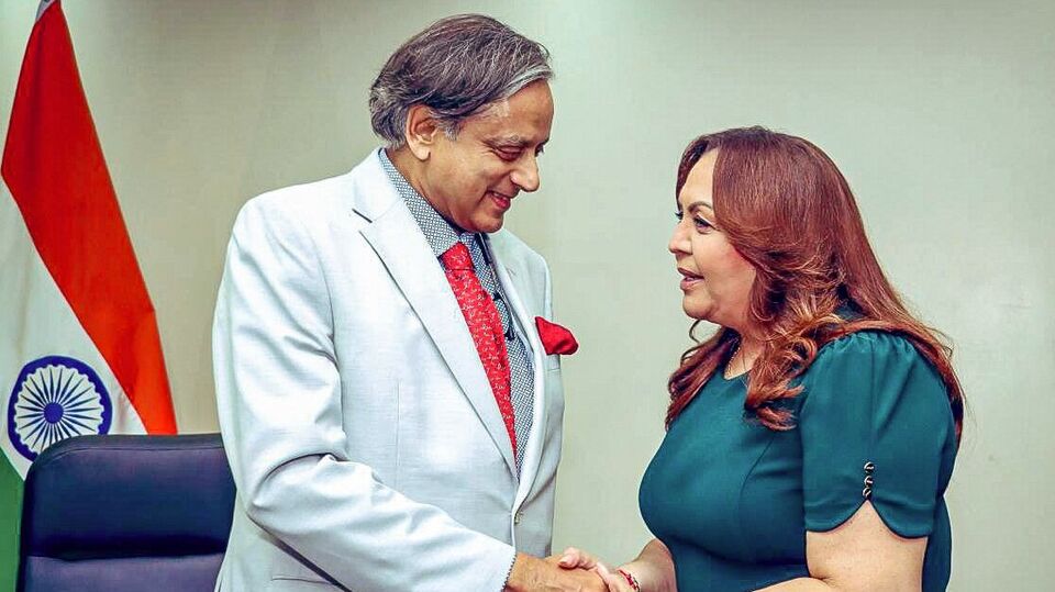 পহেলগাঁওয়ে জঙ্গি হামলার পর ভারত যে জবাব দিয়েছিল, সেই অভিযান সিঁদুরে পাকিস্তানে মৃত্যু হয়েছিল কম করে ১০০ জঙ্গির। তবে সেই অভিযানে খতম হওয়া পাক জঙ্গিদের প্রতি সমবেদনা প্রকাশ করেছে কলম্বিয়া। আর এর জেরে হতাশা প্রকাশ করেছেন ভারতীয় প্রতিনিধিদলের প্রধান শশী থারুর। তিনি বলেন, 'যাঁরা সন্ত্রাসবাদের শিকার হয়েছে, তাঁদের জন্য সমবেদনা না জানিয়ে ভারতীয় অভিযানে নিহত পাকিস্তানিদের জন্য সমবেদনা প্রকাশ করেছে কলম্বিয়া সরকার। এতে আমি একটু হতাশ।' (Shashi Tharoor X)