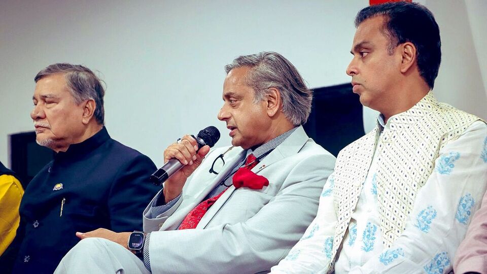 শশী থারুর এরপর কলম্বিয়া সরকারের উদ্দেশে বলেন, 'আমরা কলম্বিয়ার বন্ধুদের বলতে চাই। যারা সন্ত্রাসবাদ ছড়ায় এবং যারা সন্ত্রাসবাদ প্রতিরোধ করে, তাদের কোনও ভাবেই এক করে দেওয়া যায় না। কেউ আক্রমণ করে, কেউ রক্ষা করে। এরা কখনও এক নয়। আমরা আমাদের আত্মরক্ষার অধিকার প্রয়োগ করছি মাত্র। যদি কোথাও কোনও ভুল বোঝাবুঝি হয়ে থাকে, তার মীমাংসার জন্য আমরা আছি।' (Shashi Tharoor X)